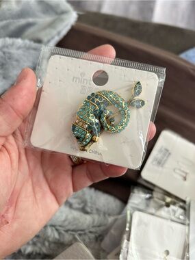 4/$50 Teal Crystal Snake Brooch - Gold Tone